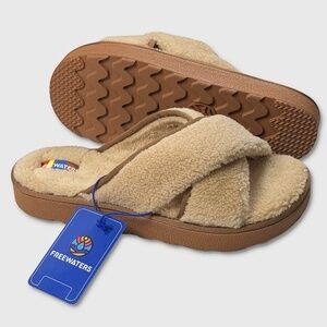 Freewaters Cuddles Cloud 9 Sandals - NWT Womens Medium 7.5 - 8.5 Tan - #48698-E9